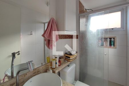 Banheiro de apartamento à venda com 2 quartos, 51m² em Vila Satúrnia, Campinas