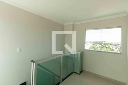 Sala 2 de apartamento para alugar com 2 quartos, 134m² em Piratininga, Belo Horizonte