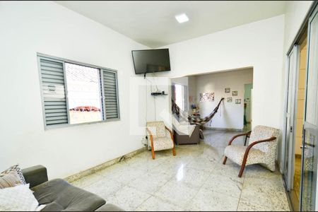 Sala  de casa para alugar com 5 quartos, 382m² em Santa Tereza, Belo Horizonte