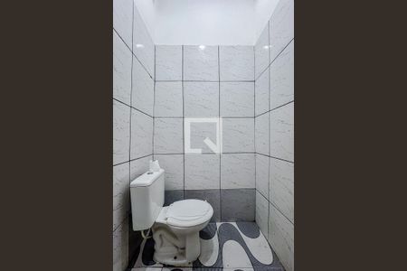 Banheiro de kitnet/studio para alugar com 1 quarto, 20m² em Cambuci, São Paulo