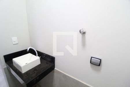 Banheiro 1 de casa para alugar com 2 quartos, 300m² em Martins, Uberlândia