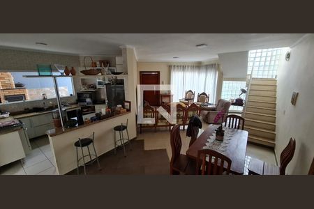 Sala de casa para alugar com 3 quartos, 191m² em Jardim Carlos Cooper, Suzano