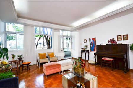 Sala de estar de casa à venda com 7 quartos, 314m² em Serra, Belo Horizonte