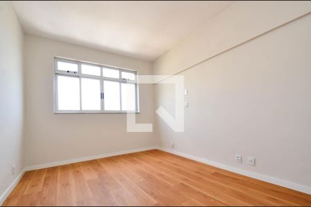 Sala de estar de apartamento à venda com 3 quartos, 90m² em São Pedro, Belo Horizonte