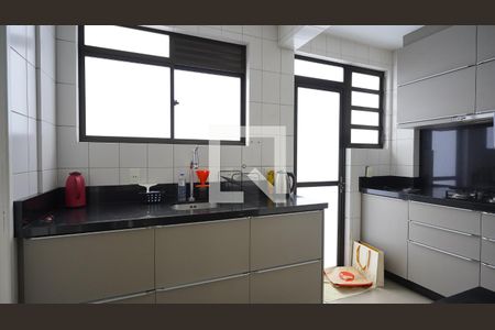 Cozinha de apartamento para alugar com 3 quartos, 80m² em Centro, Florianópolis