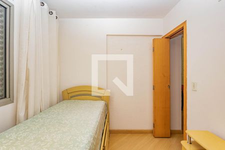 Quarto 1 de apartamento para alugar com 2 quartos, 50m² em Parque Fongaro, São Paulo