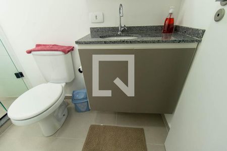 Banheiro Social de kitnet/studio para alugar com 1 quarto, 18m² em Novo Mundo, Curitiba