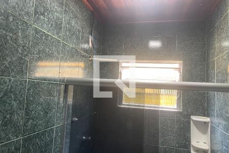 Banheiro de casa para alugar com 1 quarto, 42m² em Vila Maria Helena, Duque de Caxias