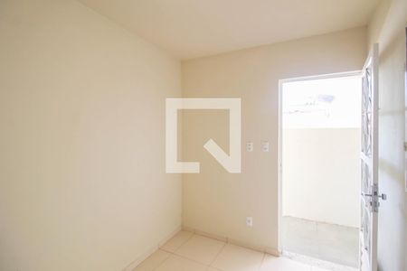 Sala de apartamento para alugar com 2 quartos, 60m² em Dom Rodrigo, Nova Iguaçu