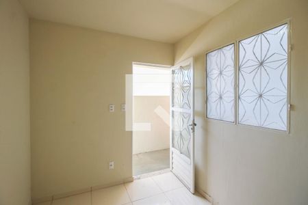 Sala de apartamento para alugar com 2 quartos, 60m² em Dom Rodrigo, Nova Iguaçu