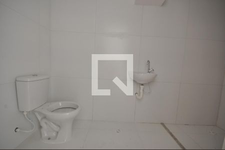 Banheiro Social de apartamento para alugar com 1 quarto, 28m² em Vila Mazzei, São Paulo