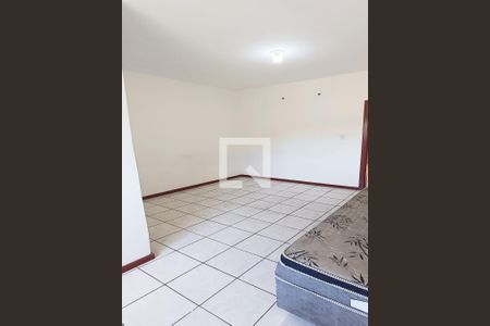 Quarto de casa para alugar com 1 quarto, 30m² em Serraria, São José