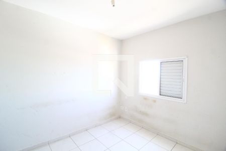 Quarto 2 de apartamento para alugar com 2 quartos, 53m² em Jardim Holanda, Uberlândia