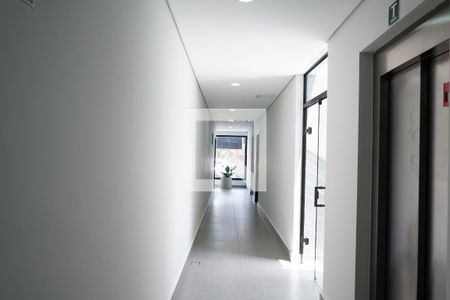 Corredor de apartamento à venda com 1 quarto, 26m² em Vila Invernada, São Paulo