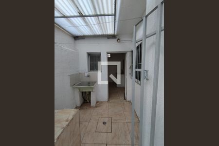 Entrada  de casa para alugar com 1 quarto, 20m² em Vila Liviero, São Paulo