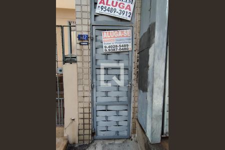 Fachada  de casa para alugar com 1 quarto, 20m² em Vila Liviero, São Paulo