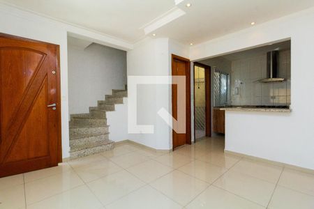 Sala de casa de condomínio para alugar com 2 quartos, 70m² em Vila Aricanduva, São Paulo