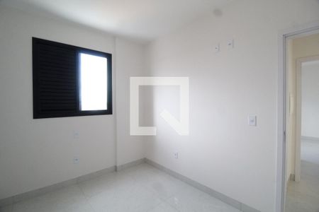 Quarto 1 de apartamento para alugar com 2 quartos, 70m² em Santa Mônica, Uberlândia