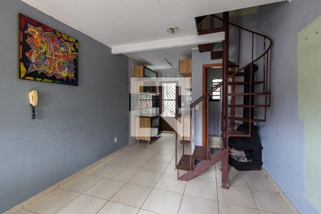 Sala de casa de condomínio para alugar com 3 quartos, 90080m² em Vila Nova, Porto Alegre