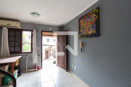 Sala de casa de condomínio para alugar com 3 quartos, 90080m² em Vila Nova, Porto Alegre