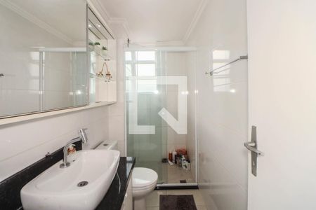 Banheiro de apartamento para alugar com 1 quarto, 44m² em São João, Porto Alegre