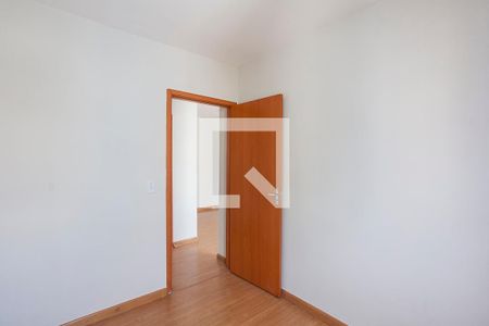 Quarto 1 de apartamento para alugar com 2 quartos, 43m² em Jardim Holanda, Uberlândia