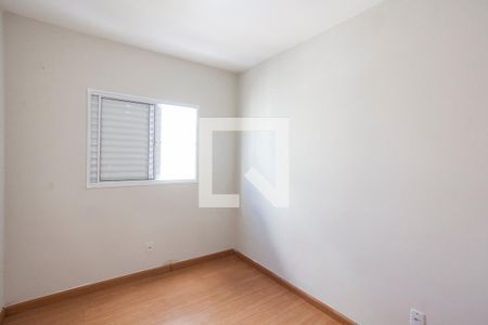 Quarto 1 de apartamento para alugar com 2 quartos, 43m² em Jardim Holanda, Uberlândia