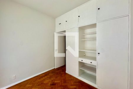 Quarto 01 de apartamento à venda com 2 quartos, 55m² em Catete, Rio de Janeiro