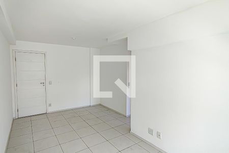 sala de apartamento para alugar com 2 quartos, 58m² em Pechincha, Rio de Janeiro