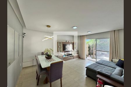 Sala de casa de condomínio para alugar com 3 quartos, 250m² em Vargem Grande, Rio de Janeiro