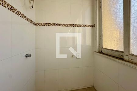 Banheiro de kitnet/studio para alugar com 1 quarto, 30m² em Centro, Rio de Janeiro