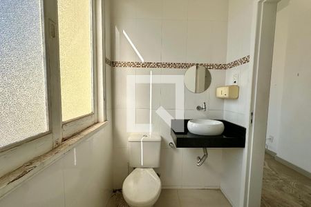 Banheiro de kitnet/studio para alugar com 1 quarto, 30m² em Centro, Rio de Janeiro