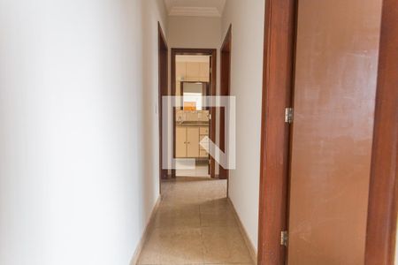 Corredor de apartamento para alugar com 3 quartos, 110m² em Palmares, Belo Horizonte