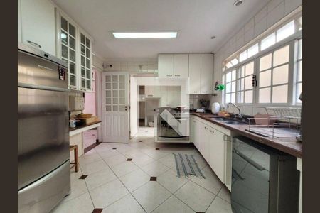 Casa à venda com 3 quartos, 300m² em Jardim Leonor, São Paulo