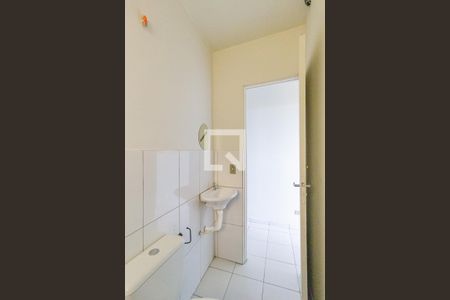 Banheiro de casa para alugar com 1 quarto, 30m² em Vila Silva Ribeiro, Carapicuíba