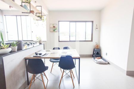 Sala de apartamento para alugar com 2 quartos, 70m² em Saraiva, Uberlândia