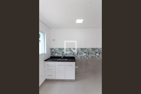 Sala e Cozinha   de casa para alugar com 2 quartos, 81m² em Vila Nivi, São Paulo