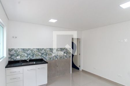 Sala e Cozinha   de casa para alugar com 2 quartos, 81m² em Vila Nivi, São Paulo