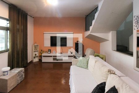 Sala de casa à venda com 7 quartos, 233m² em Vila Divina Pastora, São Paulo