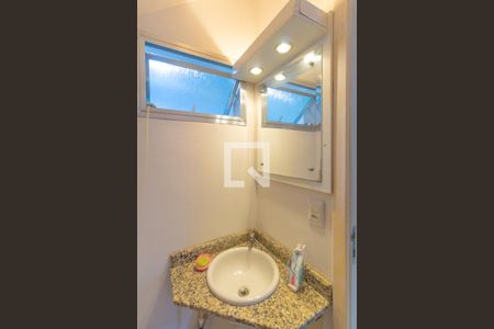 Lavabo de casa de condomínio à venda com 3 quartos, 109m² em Fátima, Canoas