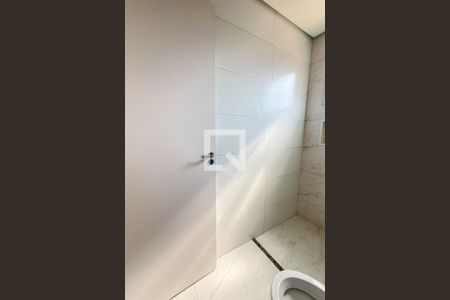 Banheiro de apartamento para alugar com 1 quarto, 39m² em Vila Mangalot, São Paulo