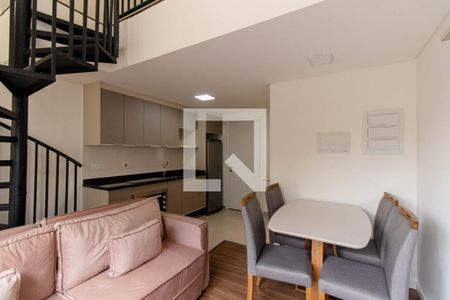 Sala/Cozinha de apartamento para alugar com 1 quarto, 40m² em Água Verde, Curitiba