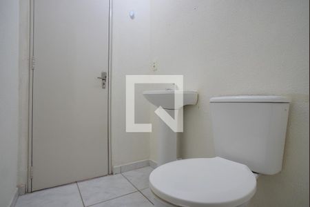 Banheiro Corredor de apartamento à venda com 1 quarto, 40m² em Humaitá, Porto Alegre