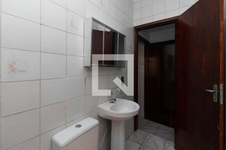 Banheiro de casa para alugar com 2 quartos, 70m² em Vila Sabrina, São Paulo