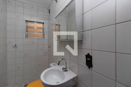 Banheiro de casa para alugar com 2 quartos, 70m² em Vila Sabrina, São Paulo