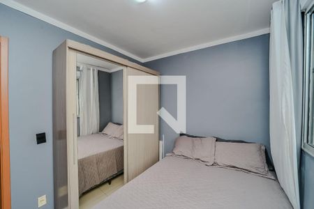 Quarto 1 de apartamento para alugar com 2 quartos, 45m² em Jardim Dona Leopoldina, Porto Alegre