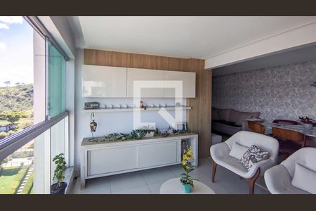 Sala de apartamento à venda com 3 quartos, 96m² em Palmares, Belo Horizonte