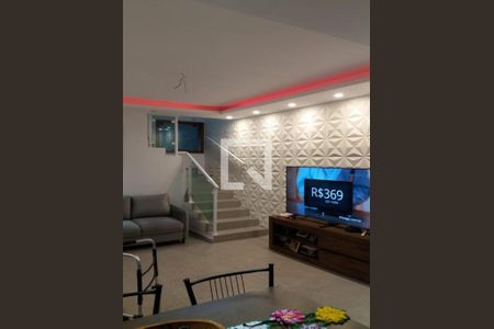 Casa à venda com 3 quartos, 210m² em Jardim das Laranjeiras, São Paulo