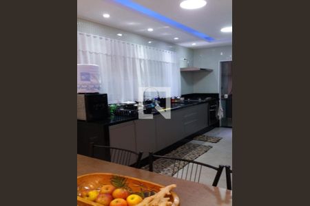 Casa à venda com 3 quartos, 210m² em Jardim das Laranjeiras, São Paulo