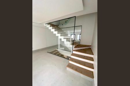 Casa à venda com 3 quartos, 194m² em Vila Pires, Santo André